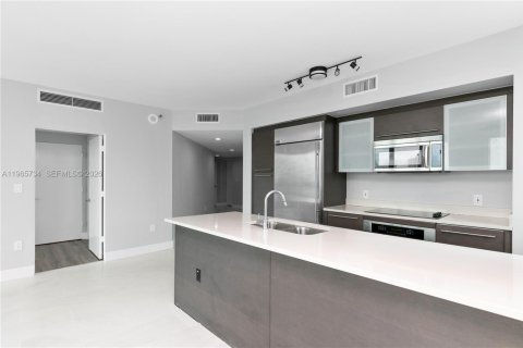 Copropriété à louer à Miami, Floride: 3 chambres, 138.8 m2 № 2027321 - photo 5