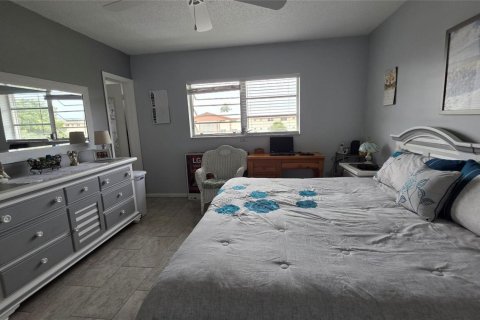 Condo in Hollywood, Florida, 1 bedroom № 2177963 - photo 16