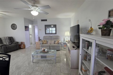 Condo in Hollywood, Florida, 1 bedroom № 2177963 - photo 8