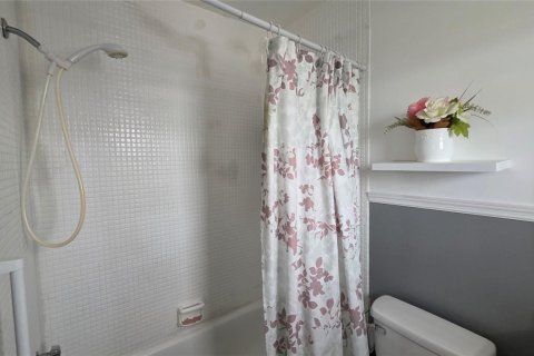 Condo in Hollywood, Florida, 1 bedroom № 2177963 - photo 17
