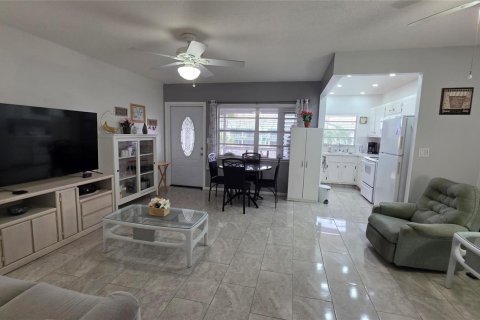 Condo in Hollywood, Florida, 1 bedroom № 2177963 - photo 10