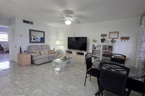 Condo in Hollywood, Florida, 1 bedroom № 2177963 - photo 5