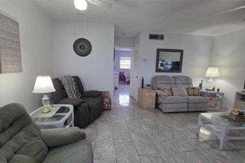 Condo in Hollywood, Florida, 1 bedroom № 2177963 - photo 6