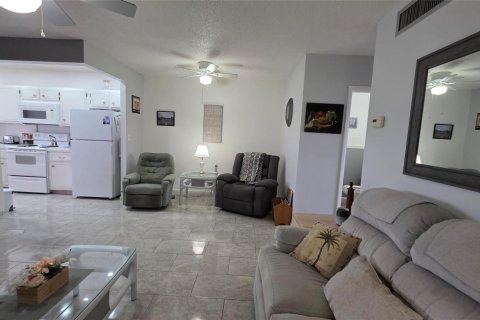 Condo in Hollywood, Florida, 1 bedroom № 2177963 - photo 11