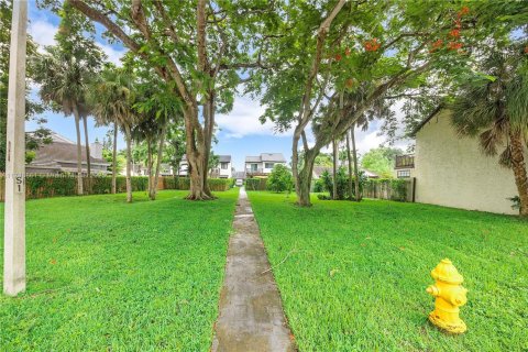 House in Miami, Florida 3 bedrooms, 137.5 sq.m. № 1728326 - photo 19