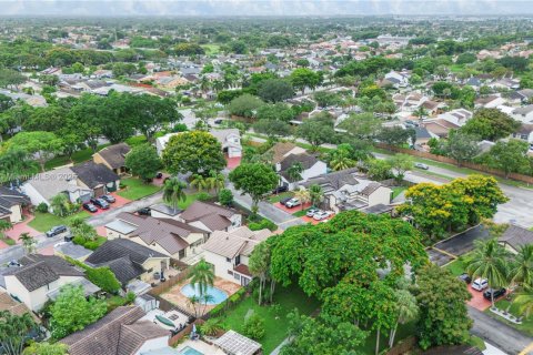 House in Miami, Florida 3 bedrooms, 137.5 sq.m. № 1728326 - photo 25