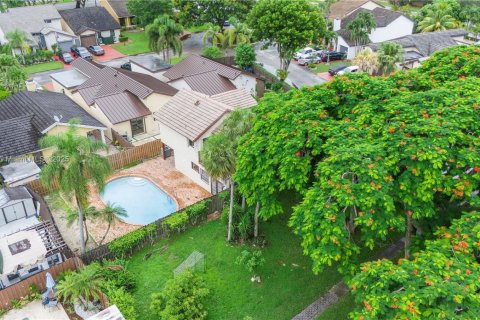House in Miami, Florida 3 bedrooms, 137.5 sq.m. № 1728326 - photo 23