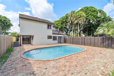 House in Miami, Florida 3 bedrooms, 137.5 sq.m. № 1728326 - photo 29