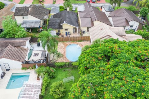 House in Miami, Florida 3 bedrooms, 137.5 sq.m. № 1728326 - photo 24
