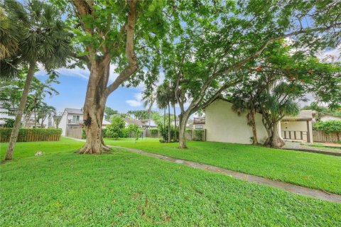 House in Miami, Florida 3 bedrooms, 137.5 sq.m. № 1728326 - photo 20