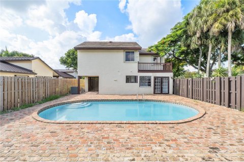 House in Miami, Florida 3 bedrooms, 137.5 sq.m. № 1728326 - photo 27