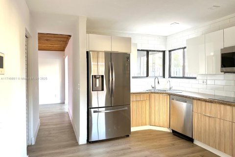 House in Miami, Florida 3 bedrooms, 137.5 sq.m. № 1728326 - photo 6