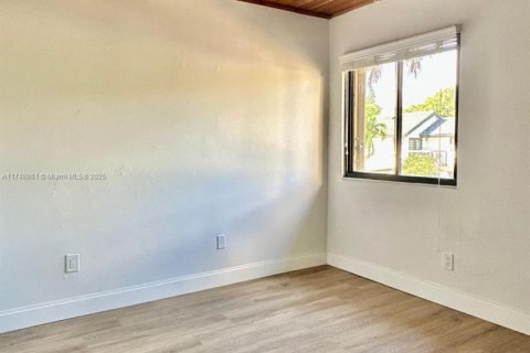 House in Miami, Florida 3 bedrooms, 137.5 sq.m. № 1728326 - photo 13
