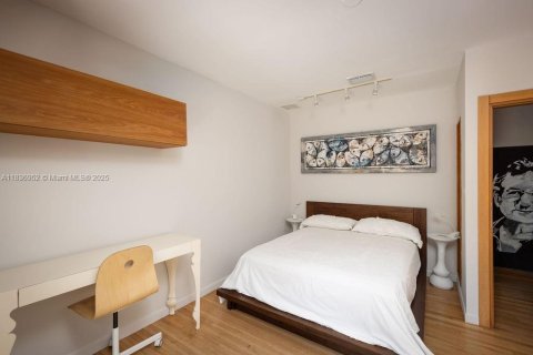 Casa en venta en Miami, Florida, 3 dormitorios, 221.57 m2 № 1842388 - foto 14