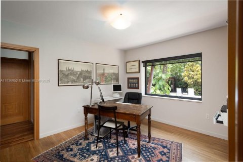 Casa en venta en Miami, Florida, 3 dormitorios, 221.57 m2 № 1842388 - foto 13