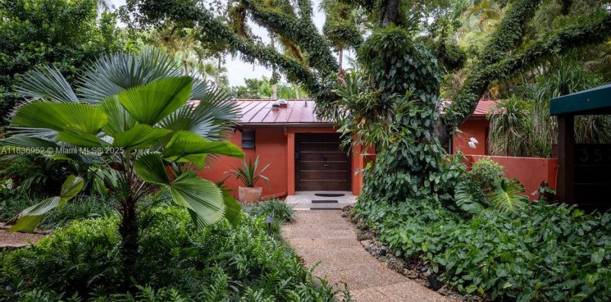 Casa en Miami, Florida 3 dormitorios, 221.57 m2 № 1842388