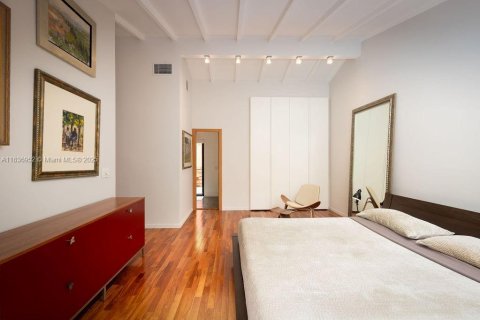 Casa en venta en Miami, Florida, 3 dormitorios, 221.57 m2 № 1842388 - foto 19