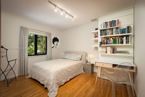 Casa en venta en Miami, Florida, 3 dormitorios, 221.57 m2 № 1842388 - foto 18