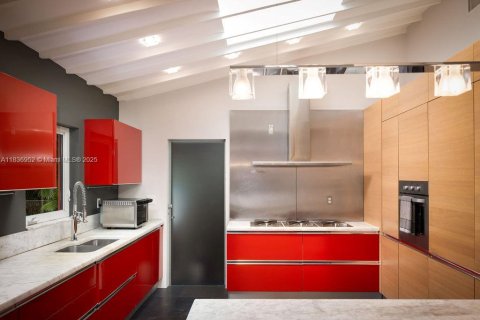 Casa en venta en Miami, Florida, 3 dormitorios, 221.57 m2 № 1842388 - foto 12