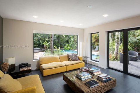 Casa en venta en Miami, Florida, 3 dormitorios, 221.57 m2 № 1842388 - foto 9