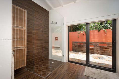 Casa en venta en Miami, Florida, 3 dormitorios, 221.57 m2 № 1842388 - foto 25