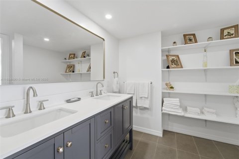 Copropriété à louer à Miami, Floride: 2 chambres, 140.19 m2 № 1951000 - photo 13