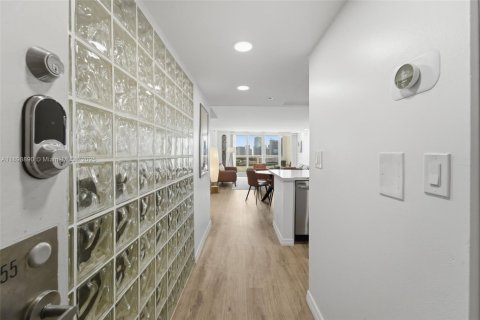 Copropriété à louer à Miami, Floride: 2 chambres, 140.19 m2 № 1951000 - photo 2