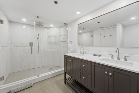 Copropriété à louer à Miami, Floride: 2 chambres, 140.19 m2 № 1951000 - photo 12