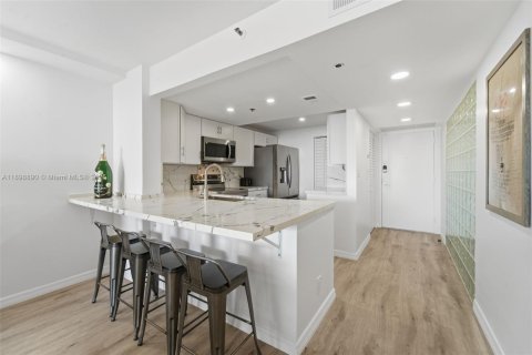 Copropriété à louer à Miami, Floride: 2 chambres, 140.19 m2 № 1951000 - photo 6