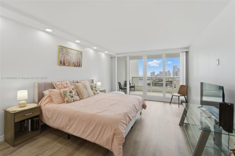 Copropriété à louer à Miami, Floride: 2 chambres, 140.19 m2 № 1951000 - photo 10