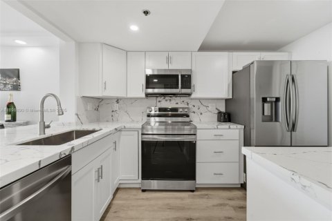 Copropriété à louer à Miami, Floride: 2 chambres, 140.19 m2 № 1951000 - photo 4