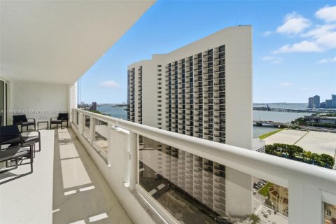 Copropriété à louer à Miami, Floride: 2 chambres, 140.19 m2 № 1951000 - photo 21