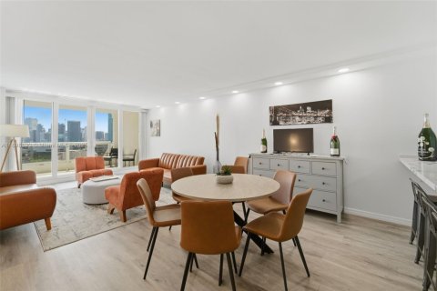 Copropriété à louer à Miami, Floride: 2 chambres, 140.19 m2 № 1951000 - photo 7