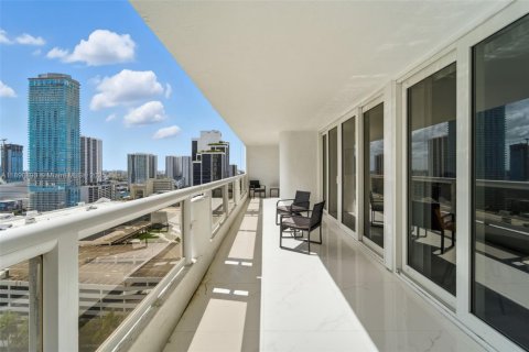 Copropriété à louer à Miami, Floride: 2 chambres, 140.19 m2 № 1951000 - photo 22