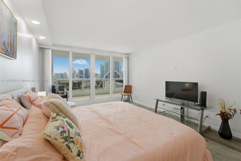 Copropriété à louer à Miami, Floride: 2 chambres, 140.19 m2 № 1951000 - photo 11