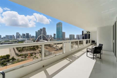 Copropriété à louer à Miami, Floride: 2 chambres, 140.19 m2 № 1951000 - photo 20