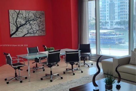 Condominio en alquiler en Miami, Florida, 2 dormitorios, 93.46 m2 № 1921919 - foto 18