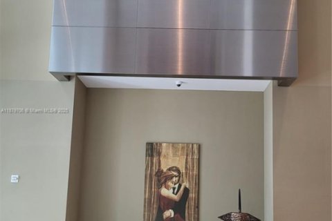 Condominio en alquiler en Miami, Florida, 2 dormitorios, 93.46 m2 № 1921919 - foto 8