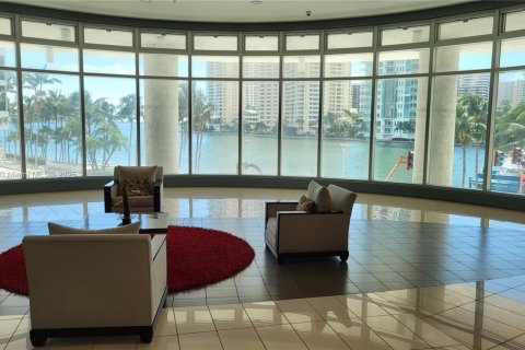 Condominio en alquiler en Miami, Florida, 2 dormitorios, 93.46 m2 № 1921919 - foto 20