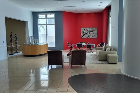 Condominio en alquiler en Miami, Florida, 2 dormitorios, 93.46 m2 № 1921919 - foto 17