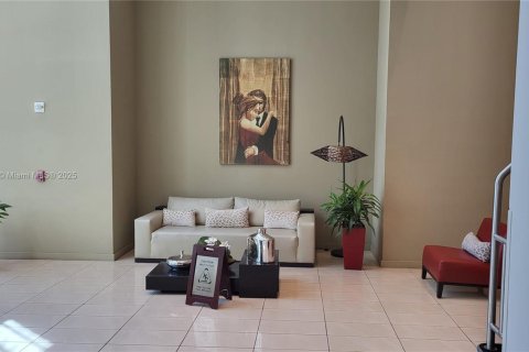Condominio en alquiler en Miami, Florida, 2 dormitorios, 93.46 m2 № 1921919 - foto 12