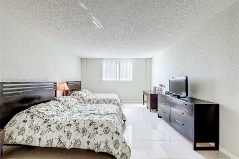 Condominio en venta en Sunny Isles Beach, Florida, 1 dormitorio, 93.37 m2 № 1928185 - foto 23