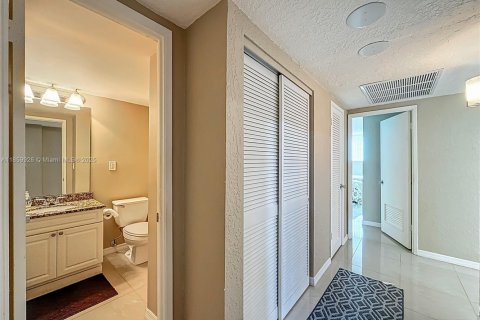 Condominio en venta en Sunny Isles Beach, Florida, 1 dormitorio, 93.37 m2 № 1928185 - foto 21