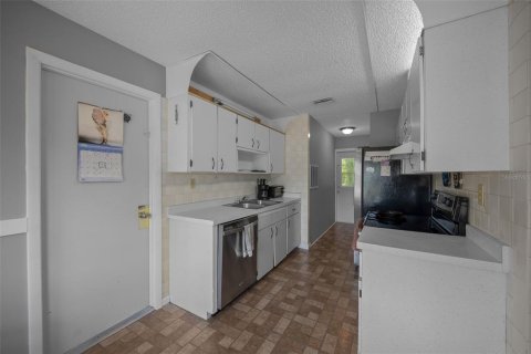 House in Dunnellon, Florida 2 bedrooms, 99.78 sq.m. № 1720328 - photo 5