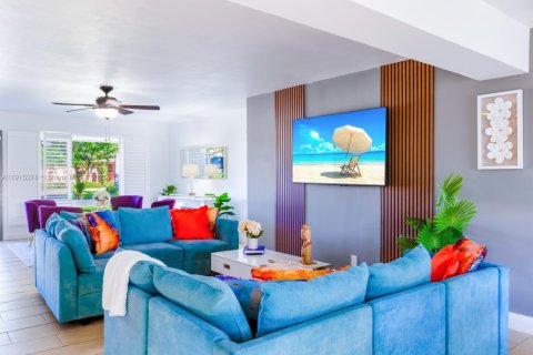 Villa ou maison à louer à Hollywood, Floride: 3 chambres, 149.39 m2 № 1971417 - photo 11