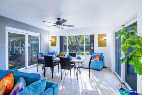 Villa ou maison à louer à Hollywood, Floride: 3 chambres, 149.39 m2 № 1971417 - photo 15