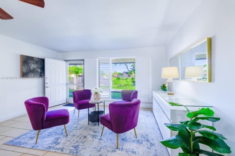 Villa ou maison à louer à Hollywood, Floride: 3 chambres, 149.39 m2 № 1971417 - photo 5