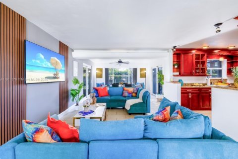 Villa ou maison à louer à Hollywood, Floride: 3 chambres, 149.39 m2 № 1971417 - photo 8