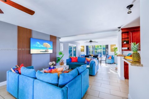 Villa ou maison à louer à Hollywood, Floride: 3 chambres, 149.39 m2 № 1971417 - photo 10