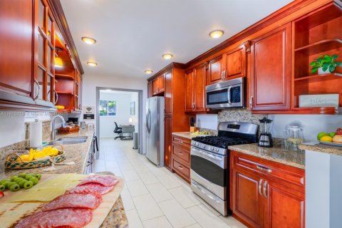 Villa ou maison à louer à Hollywood, Floride: 3 chambres, 149.39 m2 № 1971417 - photo 19